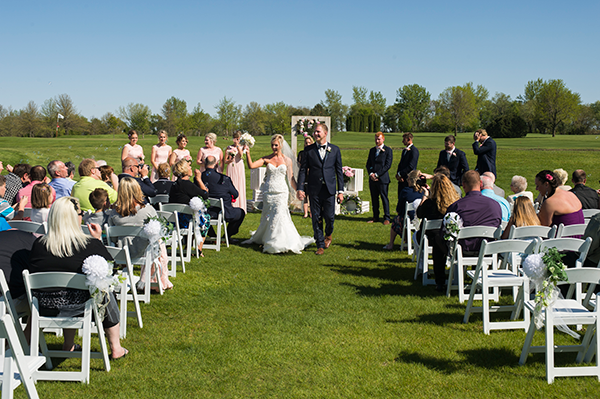 10 Popular Songs for Walking Down the Aisle