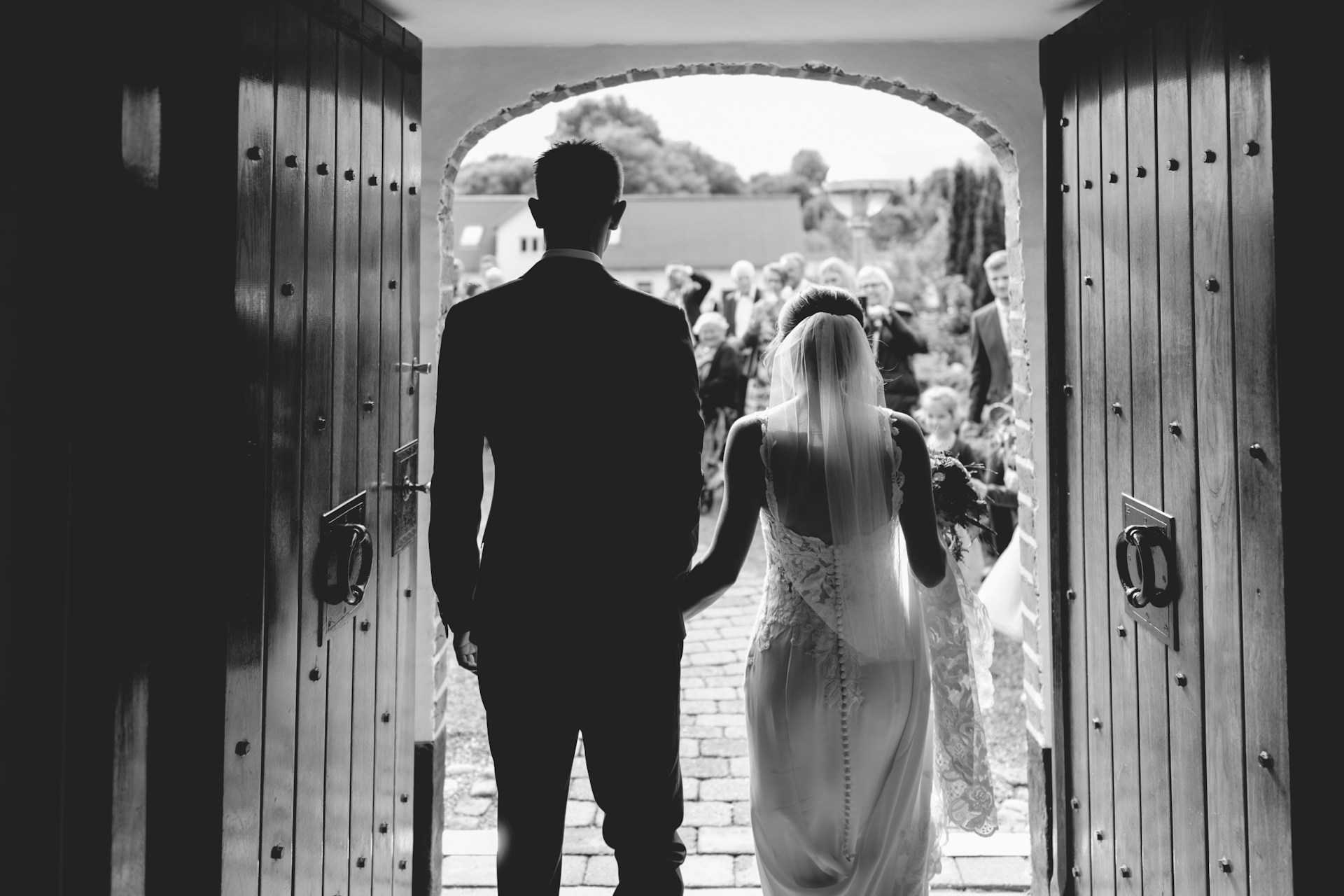 how to have wedding on a budget